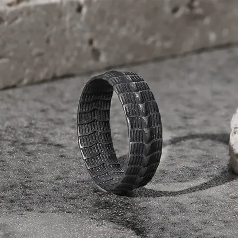 GTHIC Dragon Spine Stainless Steel Gothic Band Ring - Unisex Finger Jewelry, Tarnish-Resistant Funky Unique Accessory, Gothic Adults' Daily Wear Gift, Valentine's/Birthday Present for Men, Sizes 6-15, Men's Fashion Accessory