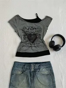 Women's Graphic Short Sleeve Top, Casual Fitted Design, Perfect for Summer, Stylish Streetwear for Everyday Wear