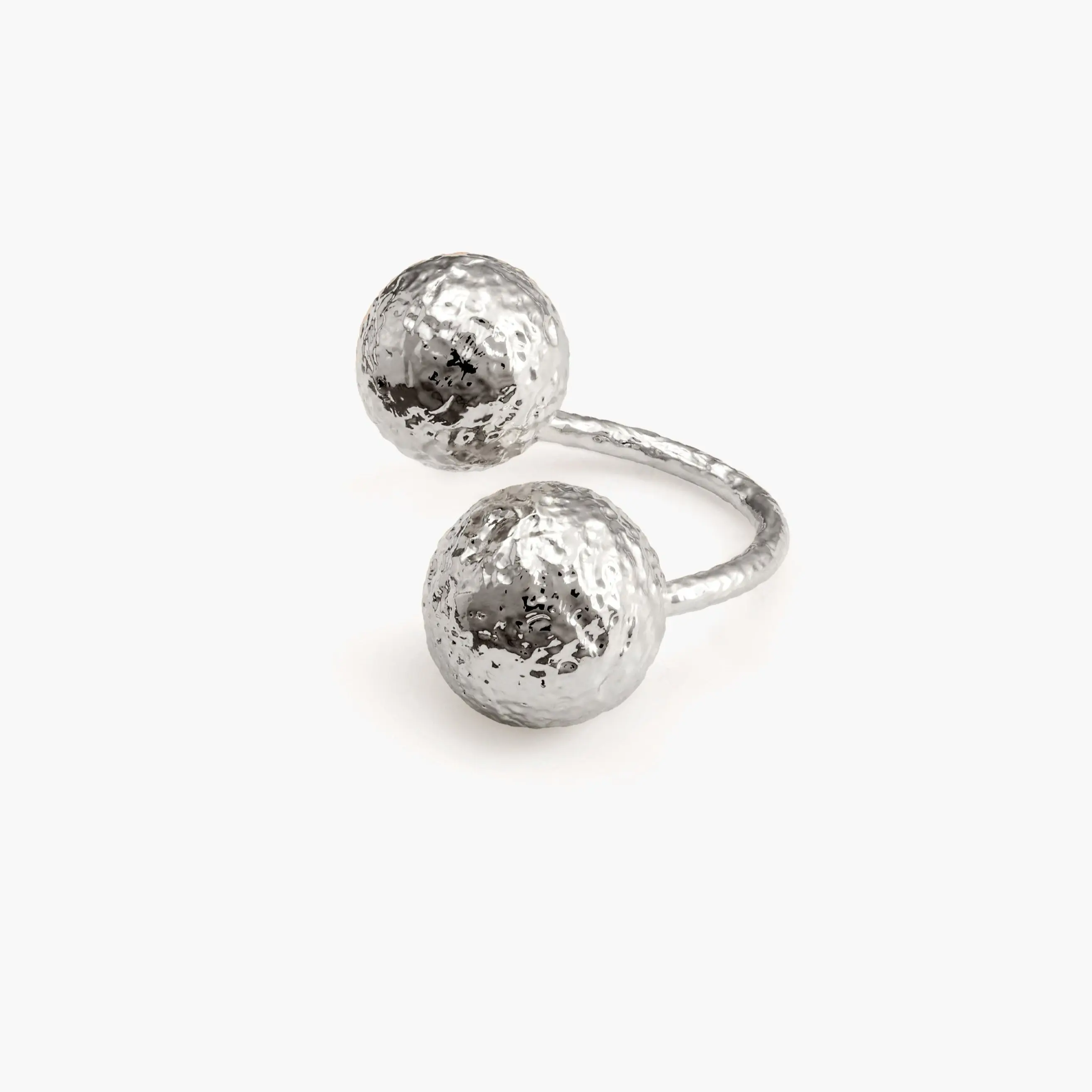 en route Clio Ring in Silver, Sleek Sculptural Band with High-Polish Finish and Subtle Edge, A Minimalist Everyday Essential That Transitions Effortlessly from Casual to Chic Layered Looks
