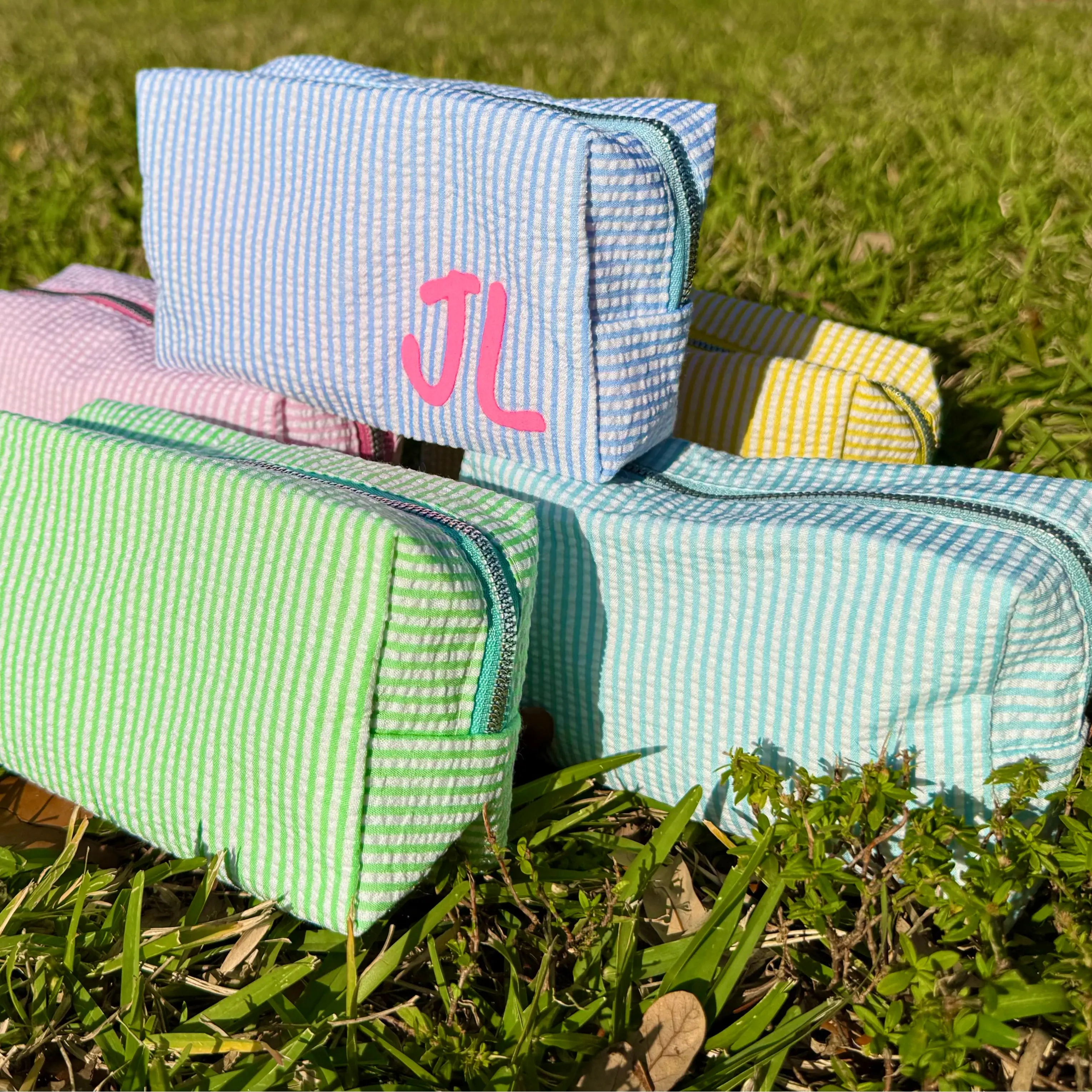 Customizable Seersucker Makeup Bag - Perfect ,Personalized Cosmetic Pouch in Stylish Seersucker ,Chic Monogrammed Makeup Bag for Bridesmaids