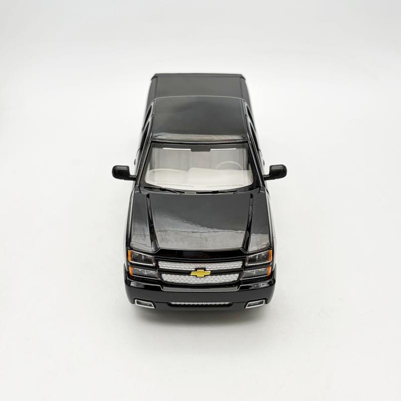 Motormax 1:24 2006 Chevy Silverado Intimidator SS Black