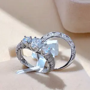 A Pair of Stylish Zircon-encrusted Geometric Pattern Rings