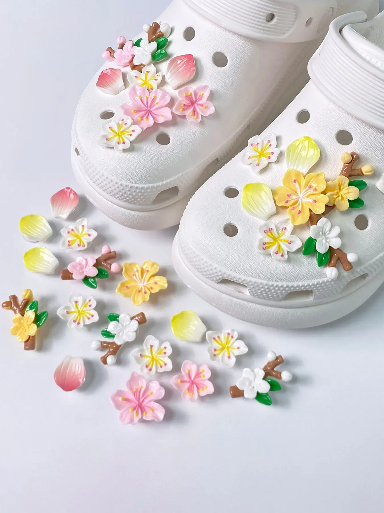 16pcs Resin Shoe Charms Set DIY Cute Removable Decoration Buttons, Crystal 3D Flower Accessories for Shoes, Fashionable Footwear Decorations