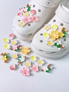 16pcs Resin Shoe Charms DIY Cute Removable Decoration Buttons, Crystal 3D Flower Accessories for Shoes, Fashionable Footwear Decorations