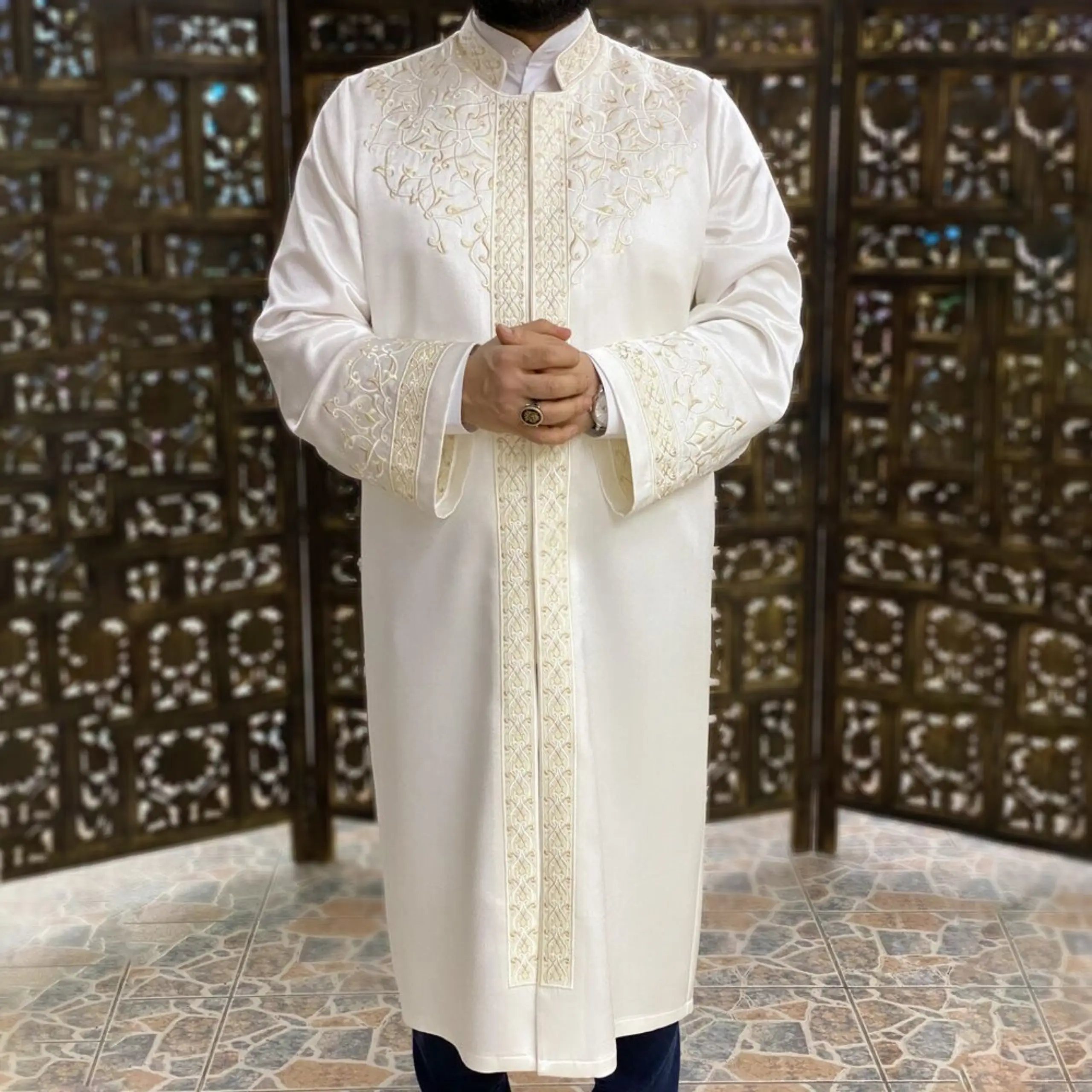Men's Elegant Embroidered Thobe Jubba, Lightweight Wrinkle-Free Formal Robe for All Seasons, Weddings and Eid, Embroidery, Durable, Traditional, Long Sleeve, Year-Round Use, Loose, Floor Length