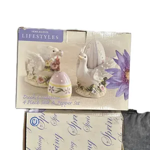 VINTAGE salt and pepper shaker ducks.