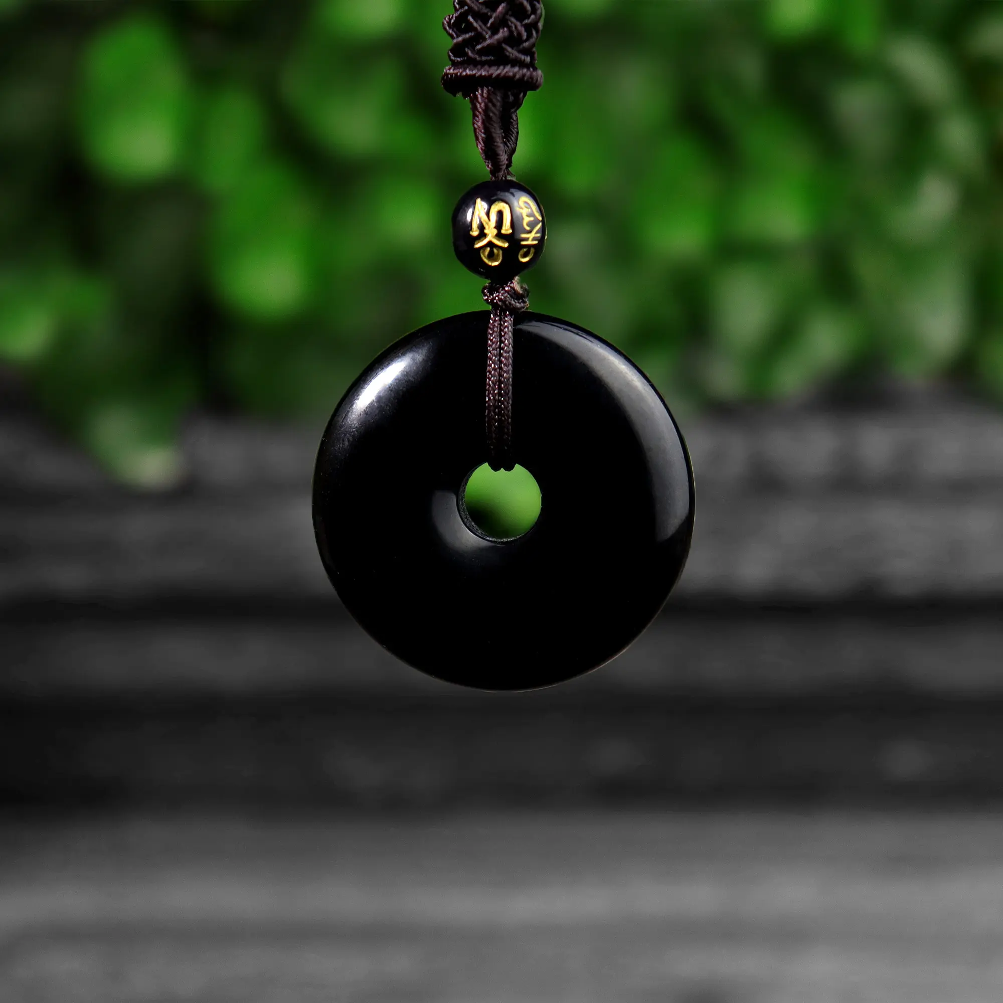 Unisex Casual Natural Stone Donut Pendant Necklace for Adults - Black Obsidian Amulet with Adjustable Cord, Metal Coating, Spiritual Decorative Jewelry, Symbolizes Peace and Good Luck, Daily Accessory, Decorative Necklace