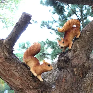 2pcs Fun Realistic Squirrel Tree Hanging Decorations, Creative Garden Large Tree Animal Ornaments, Perfect Gift, Resin Craft Artifacts