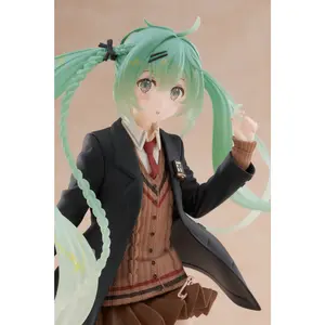 Hatsune Miku Figure - Fashion (Preppy Ver.)