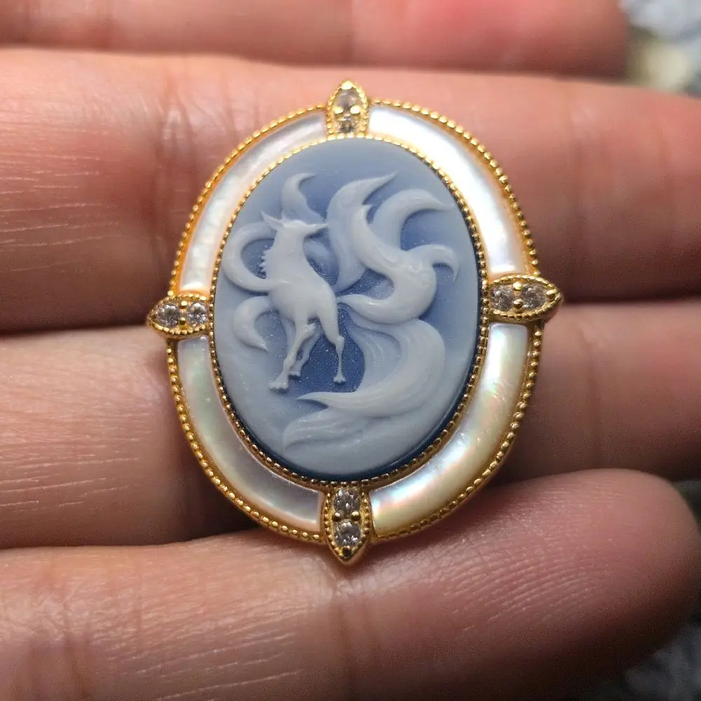 9 Tail Fox Blue Inlay Broach Golden