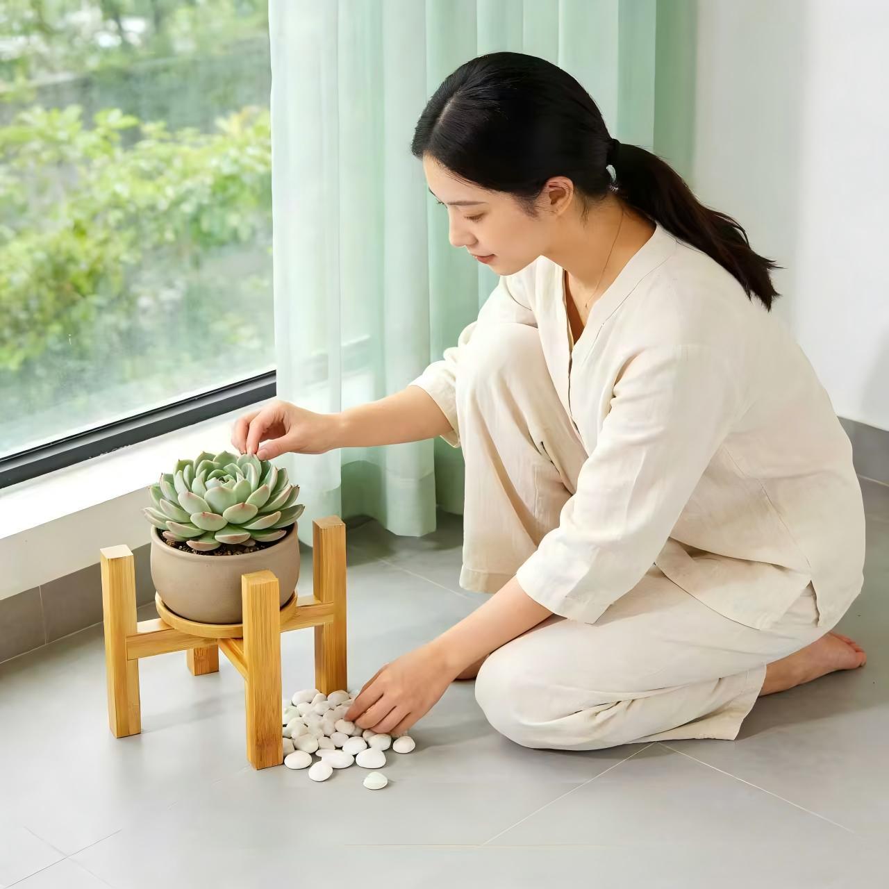 1pc Bamboo Cross Plant Stand – Mid Century Modern 4 Legged Adjustable Plant Holder, Natural Wood Flower Pot Rack Fits 11cm Planters, Rustic Display for Succulents Herbs, Indoor Outdoor Home Decor for Balcony Desk Living Room