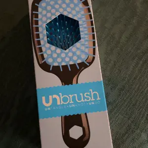 Product Review of Unbrush Detangling Hair Brush by FHI Heat from B** ** N**y F** M** ** T**