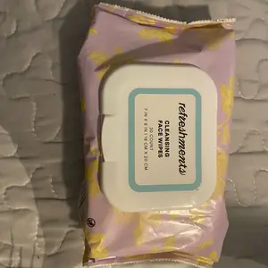 Refreshments Cleansing face wipes