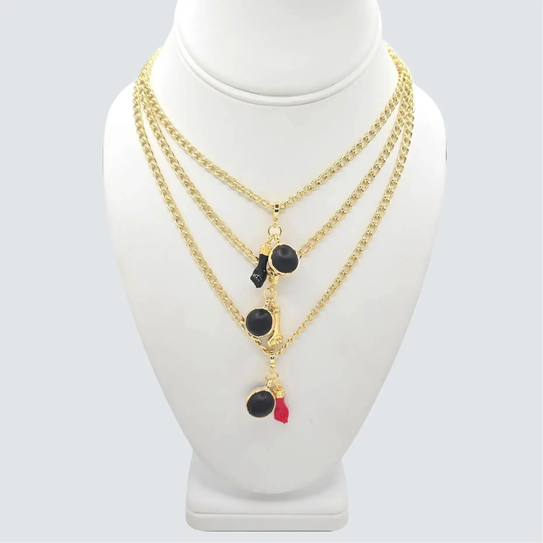 Moda Mimos Chain with Multipendant Para Para and Fist Women's Accessories 18 Inches Stylish Versatile Necklace for Various Occasions