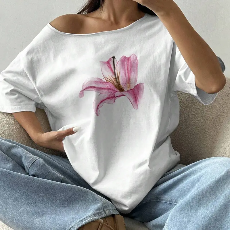 Women's Oversized Off-the-Shoulder T-shirt, Asymmetrical Neckline Lily Print, Casual Loose-fit Top, Casual Streetwear for Summer Daily Outfits, Casual Tops
