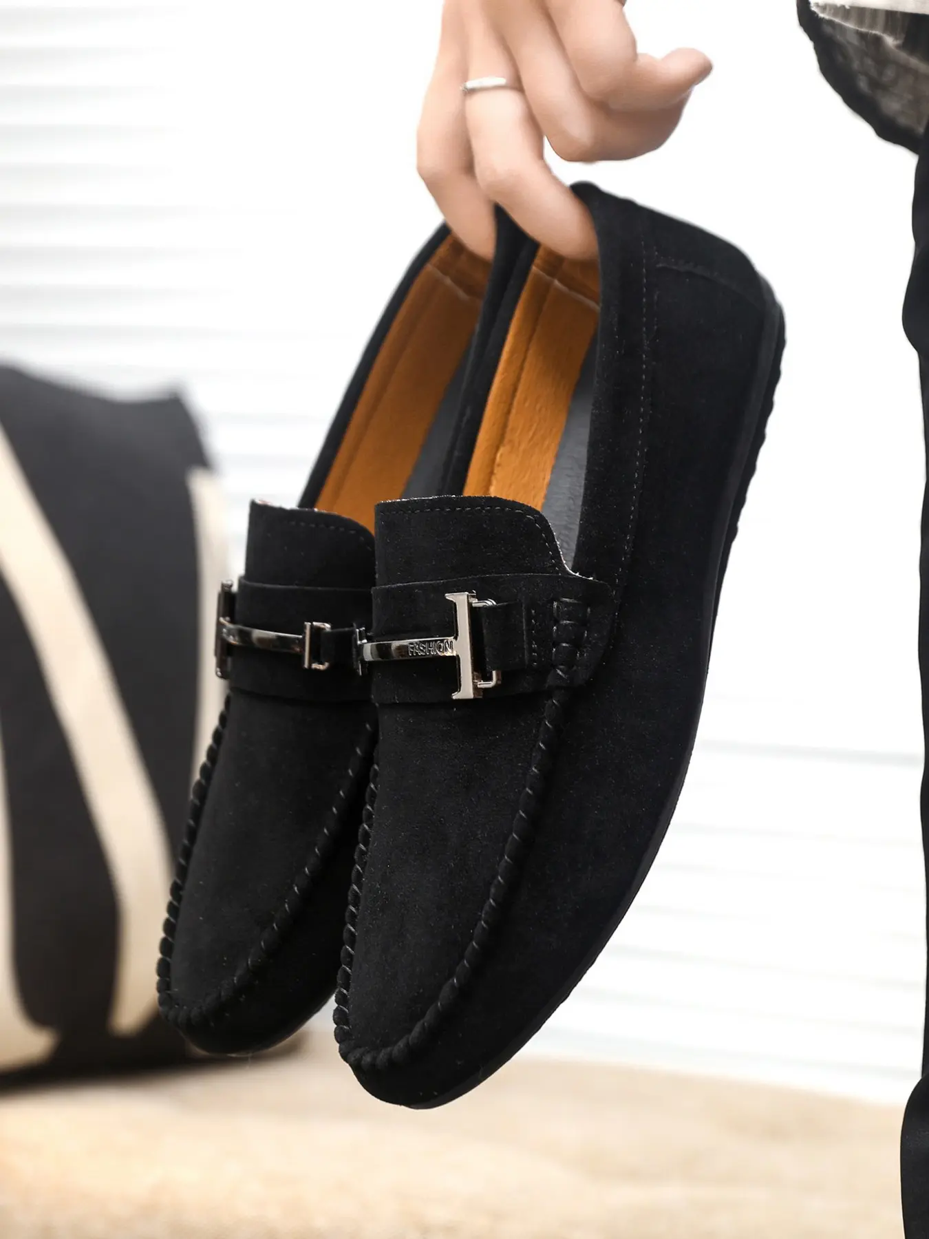 2026 Young Luxury Suede Leather Flat Slip On Loafers for Men, British Style, Casual Wear Shoe, Versatile, Soft-Soled, Breathable Men's Shoes, Lightweight and Comfortable, a Must-Have for Men's Daily Outfits with Inelastic Demand