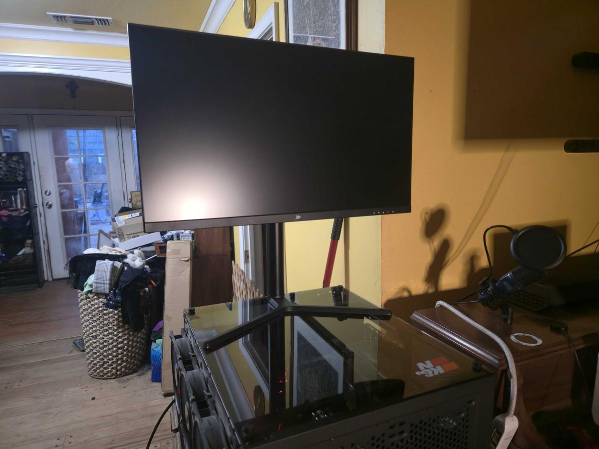 Item: 25inch, 240hz