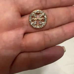 Elegant Rhinestone Hollow Out Round Stud Earrings, Fashionable Minimalist Design, Small Metal Ear Pins for Women, Perfect for Daily Wear, Ear Studs, Stud Earring Jewelry