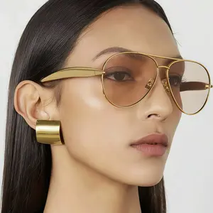 Retro trend sunglasses, retro frog-shaped glasses, fashionable large-frame glasses, street trend sunglasses suitable for outdoor sports, UV-protected modern trend sunglasses, styles suitable for beach parties.