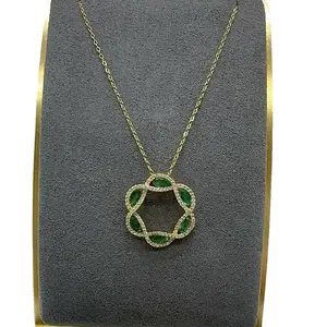 Esmeralda Set - Elegant Necklace with Central Pendant and Decorative Design