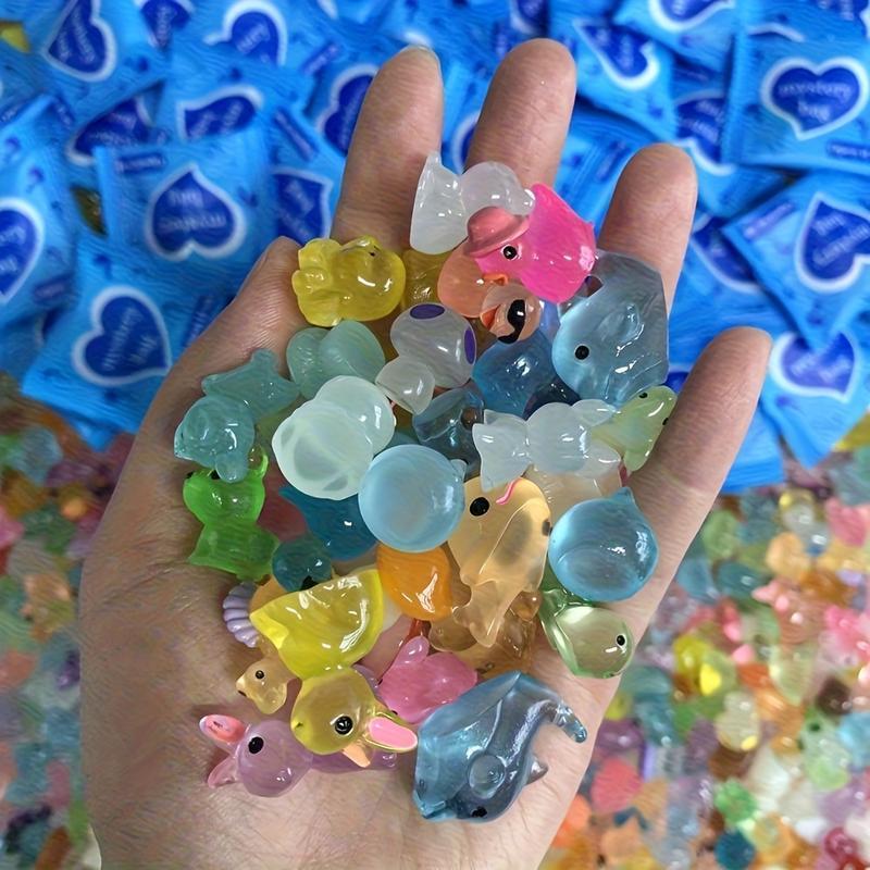 100pcs Mini Glow in The Dark Animal Resin Models, Surprise Mystery Bag for Dollhouse Decor, Mystery Resin Animals Blind Bag, Mini Luminous Farm Ocean Figures, Animal Miniatures for Fairy Garden Accessories, Random Design