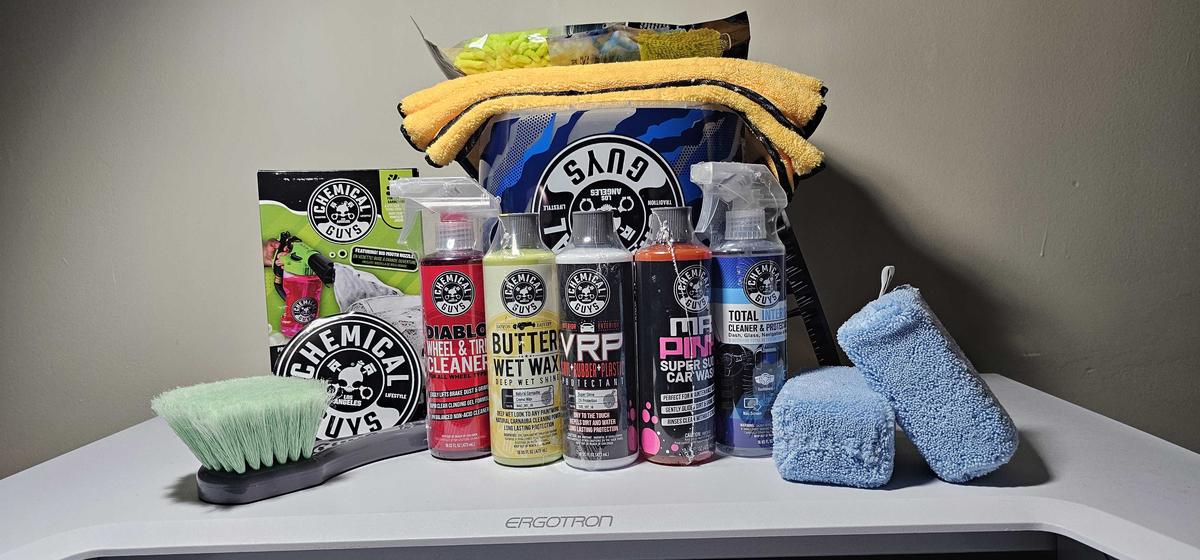 Item: Exclusive 15pcs Arsenal Car Wash Kit