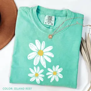 Comfort Colors Daisy T-Shirt, Boho Floral Graphic Tee, Retro Aesthetic Flower Top, Soft Washed Vintage T-Shirt, Spring Shirt for Women