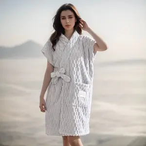 1 Piece Coral Fleece Solid Color Women's Bath Towel, Wearable Bathrobe, Loungewear, Soft and Absorbent, Skin-friendly and Non-shedding, with Belt and Short Sleeves, Bathroom Accessory, Perfect for Home Use, High-quality Bath Towel for Gift Giving