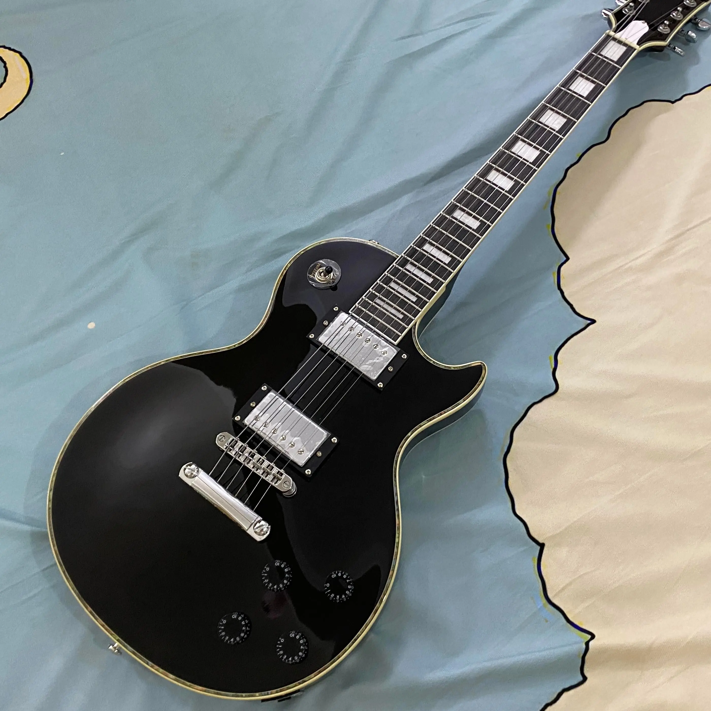 Vintage Solid Body LP Guitar with Multi-Color Binding, H-H Pickups and Chrome Hardware