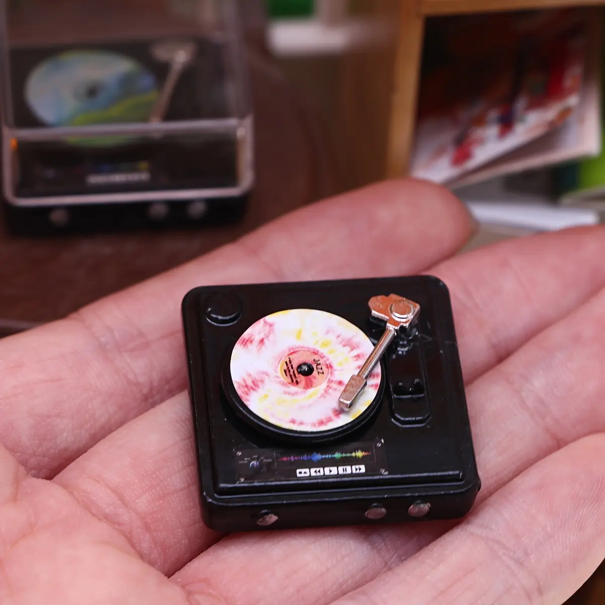 Collectible Metal Vintage Mini CD Player 90s Music Metal Decor with Opening Lever for Dollhouse DIY Home Gift for Adults Teens Black Non Functional Decorative Nostalgic Design Durable Craft Simulation, Figurine, Figurines For Collectors