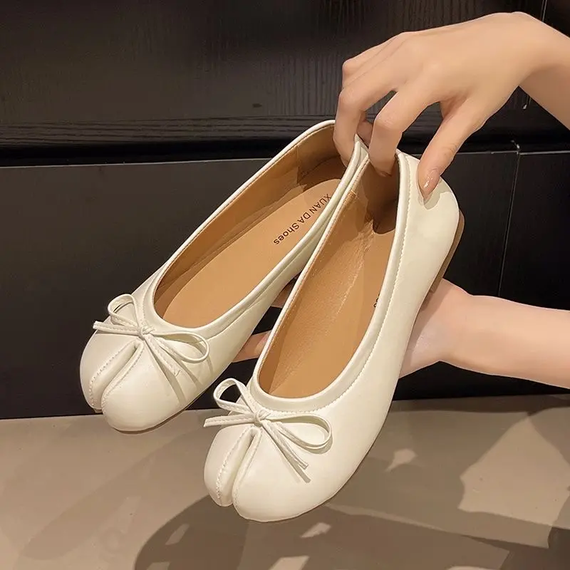 Women's Classic Ballet Flats - Bow-Decorated Slip-On Daily Wear Shoes with Lightweight Soft Sole, Elegant Casual Style for Office, Brunch