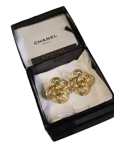 Pre-owned Chanel Vintage Clover Shaped Clover Plated Clip On Earrings