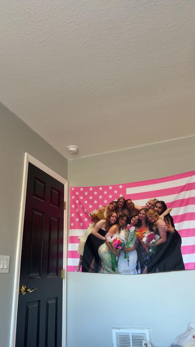 Item: National flag 1, 40'' × 60'' -- 101cm × 152cm