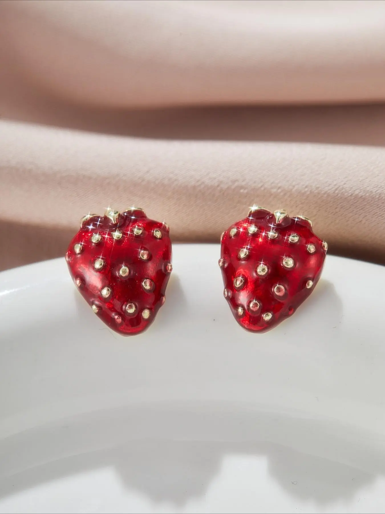 1 Pair of Fresh and Sweet Strawberry Studs Earrings with Fashionable Design for Women's Parties and Vacations, Personalized and Creative Earrings, Stud Earring Jewelry