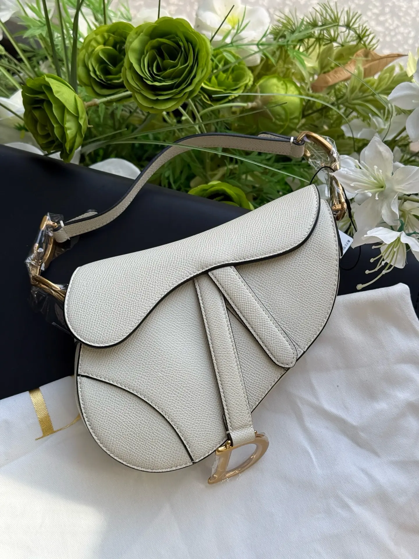 Pre-owned Dior Small White Saddle Bag 2601186