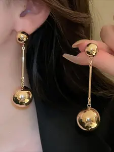 A pair of ball tassel fashion earrings, simple and fashionable Japanese and Korean style, suitable for parties and daily life