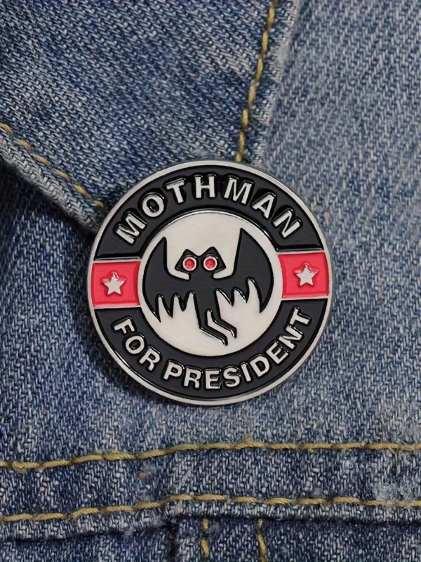 1pc Cartoon Mothman Pin, Hat Backpack Clothing Brooch Clip Lapel Pins, Decoration Accessory Emblem Badge Decoration Gift for Men, Halloween Party Accessory, Alloy Brooch Pin