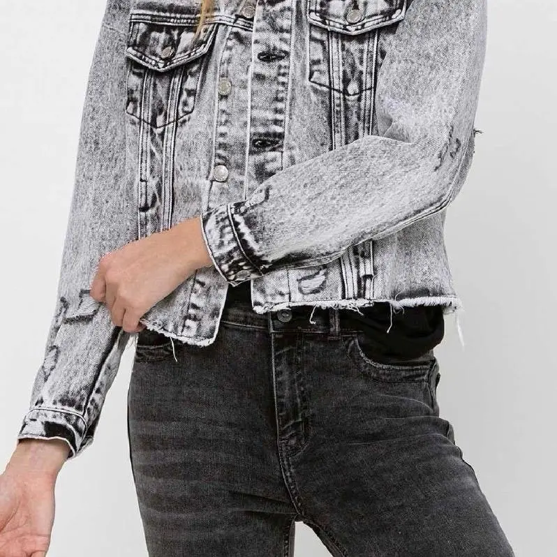 DISTRESSED BLACK ACID WASH CLASSIC CROP JACKET