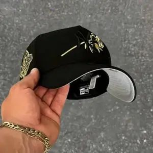 New Era New York Yankees World Series 1996 Black Rose Gold Edition 9Forty A Frame Snapback hatap Adjustable Baseball Cap, Embroidered Team Logo, Unisex Streetwear Cap for Men and Women, Adjustable Fit, Collector’s Edition, Men’s Fashion Sportswear