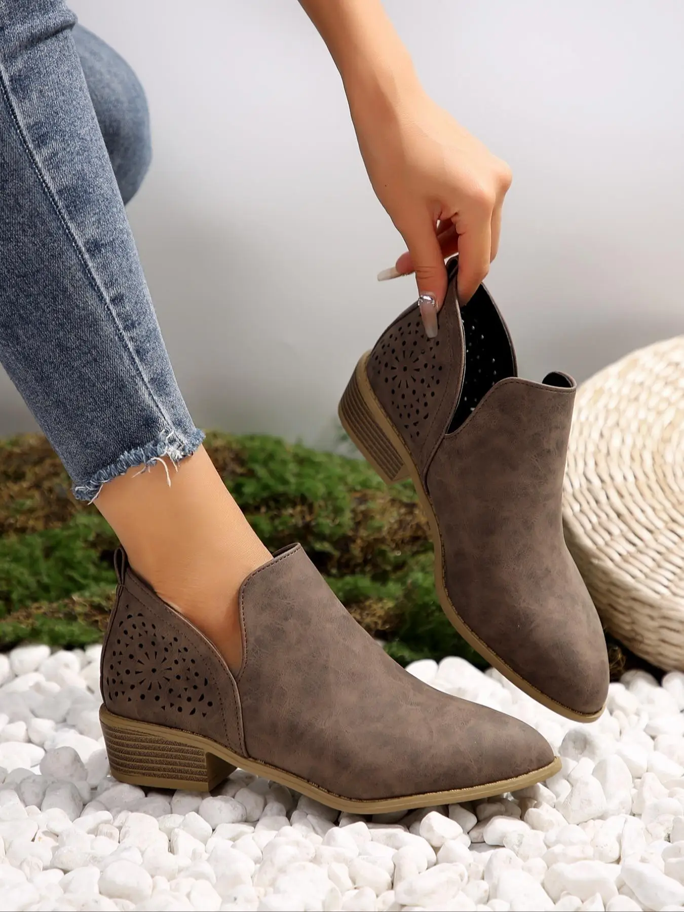 Women's Fashionable Solid Color Ankle Boots, Hollow out Design Fashion Boots for Daily Wear, Trendy Casual Matching Vintage Shoes for Outdoor