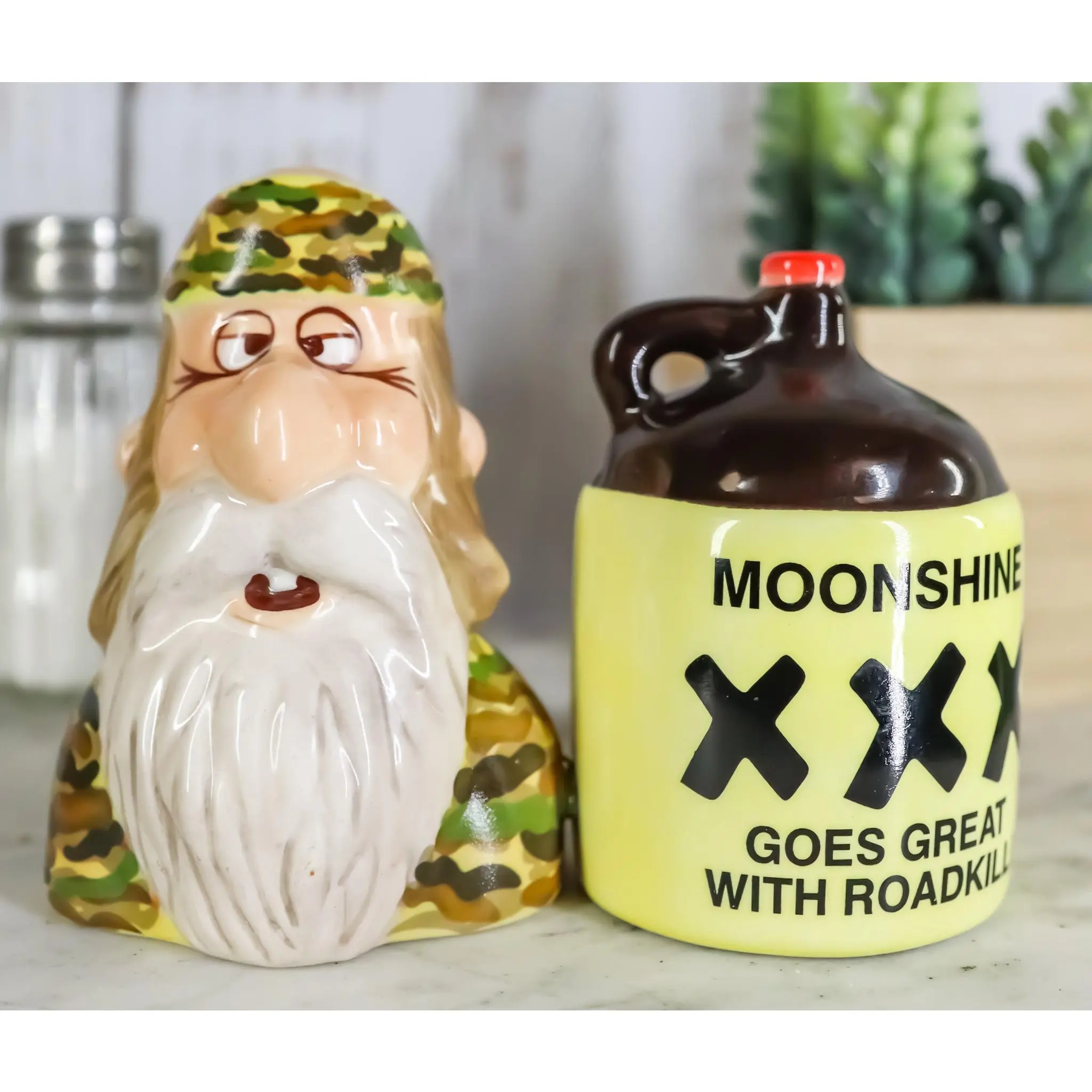 Ceramic Road Kill Redneck Hunter & Jug Salt Pepper Shaker Set, Kitchenware Seasoning Utensils for Moonshine Enthusiasts