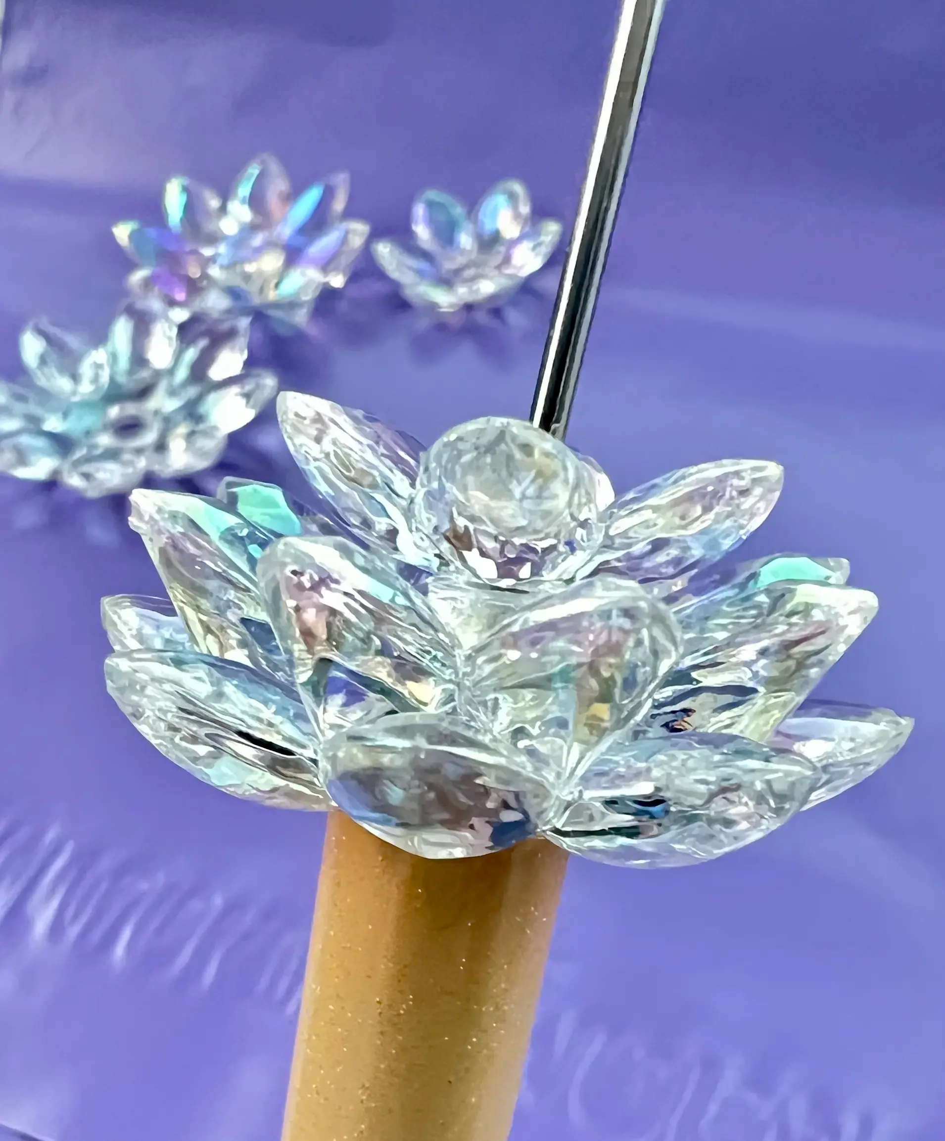 (5SETS)-15 Pieces 38mm Lotus Flower Beads Clear UVAB Iridescent Rainbows Acrylic Beads For DIY