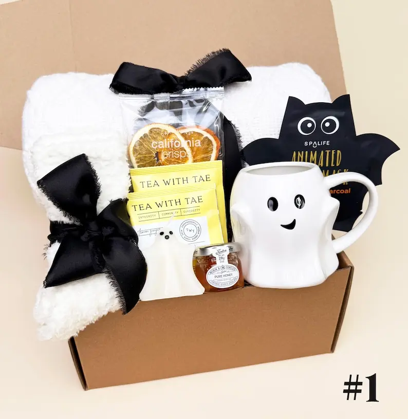 Halloween Gift Box With Blanket, Halloween Gift Box, Boo Basket Girlfriend, Fall Gift Box, Halloween Gift for Women, Spooky Season