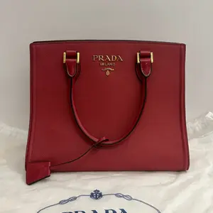 Pre-owned PRADA Classic Red Logo Shopping Bag | Vintage Luxury Tote Bag |19781331 WWL HD