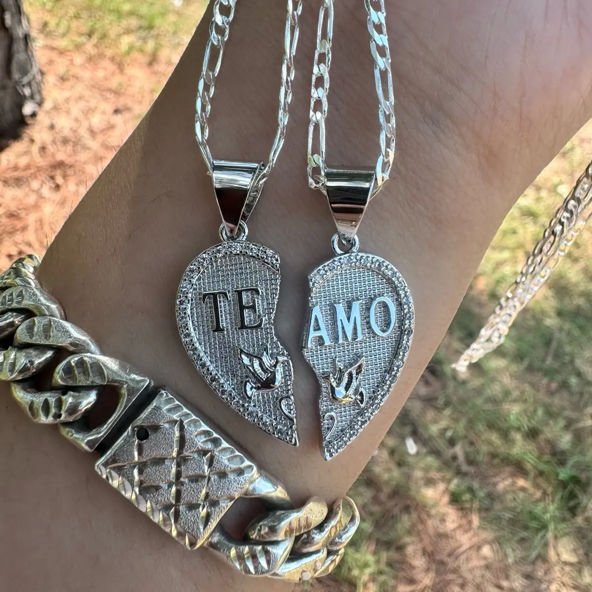 Silver Plated Breakable Heart Couple Necklace - Perfect Gift Silver Plated Breakable Heart Couple Necklace - Perfect Gift