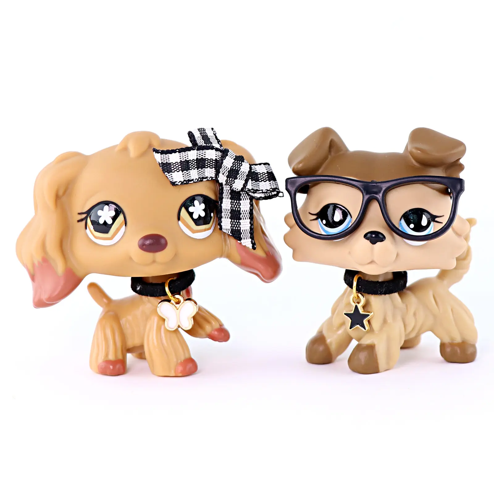 2 Pcs Mini Spaniel Dog Figurines Set, Cartoon Long Ear Puppy Mini Figures with Plaid Bow, Glasses, Butterfly & Star Pendant Collar Accessories, Collectible Small Animal Statues, Girls Pretend Play Birthday Gift