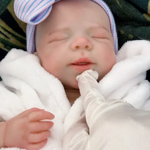 Realistic Newborn Sleeping Reborn Baby Doll, 18 in (45 cm) Soft Silicone with Lifelike Feel, Closed-Eye Design, Birth Certificate & Clothing, Perfect Gift for Children Soft Stuffed Doll