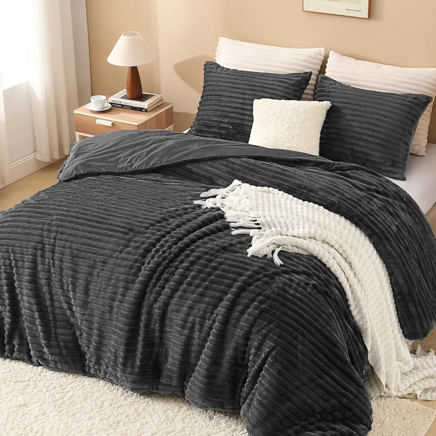 Andency 3-Piece Fleece Comforter Set, Soft Cozy Bedding for All Seasons, Lightweight Down Alternative Bed Set with 1 Comforter and 2 Pillowcases,Soft Warm Fluffy Fuzzy Bedding Set for Winter