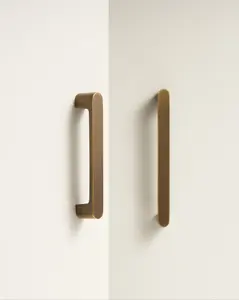 ASTOR ROUNDED L-SHAPE ANTIQUE BRONZE CABINET PULL