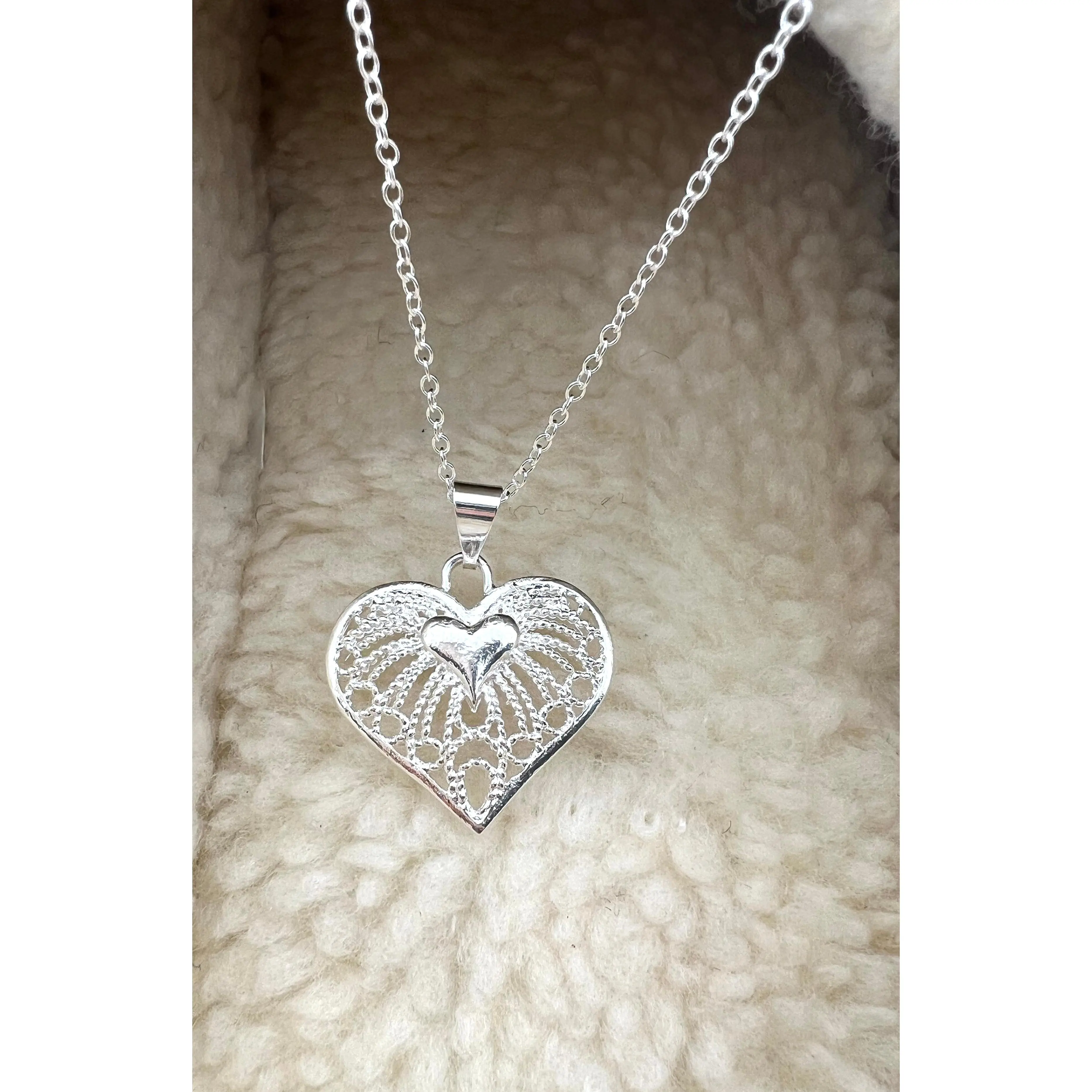 925 sterling silver heart pendant with chain crystal Gift for Her, Minimalist, for women who look for a shiny/sparkling charm for wedding, party, gift for her, Anti-allergy, tarnish or fade away from chemical.